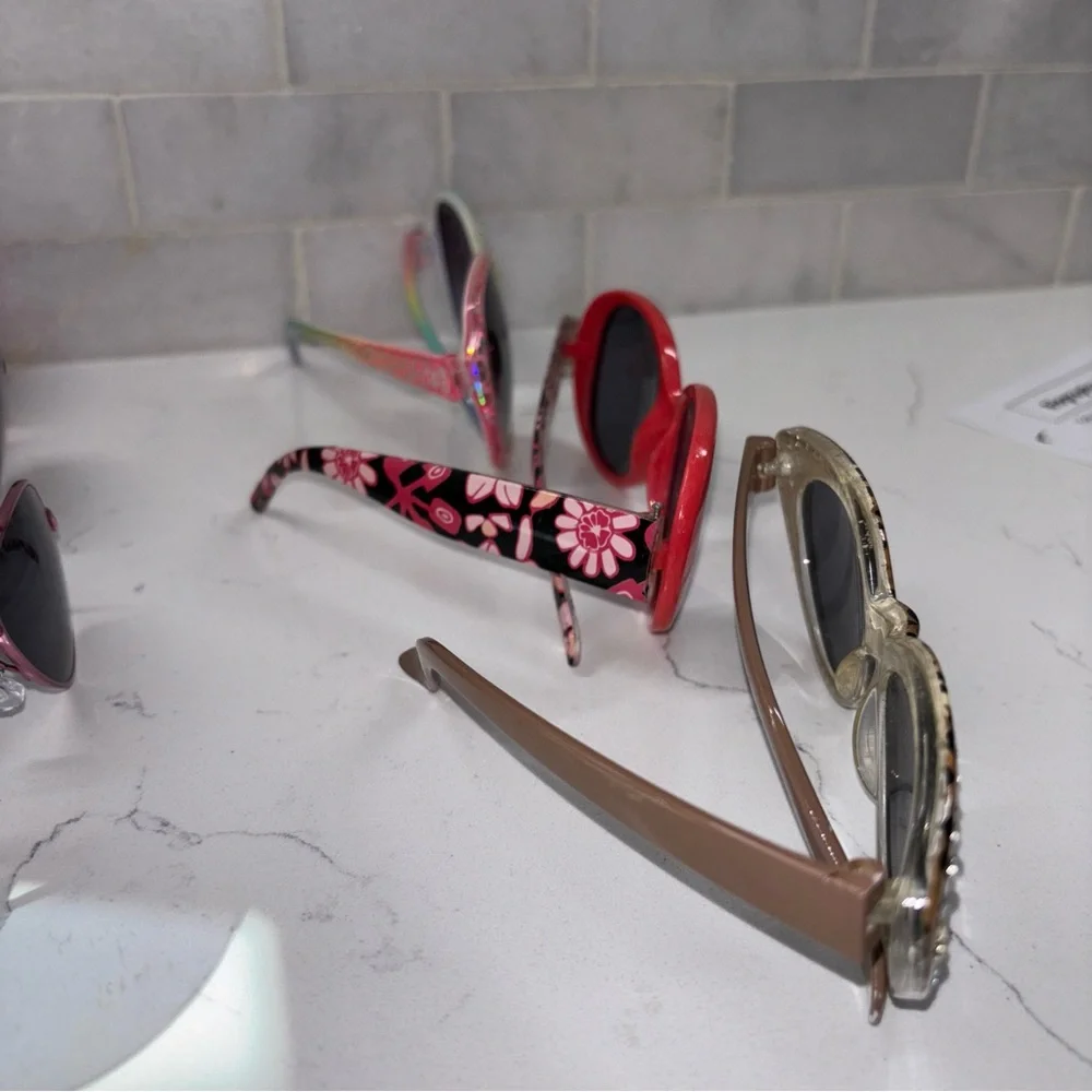 Set of 6 Trendy Sunglasses for Kids – Pink, Red, and Leopard Print Designs